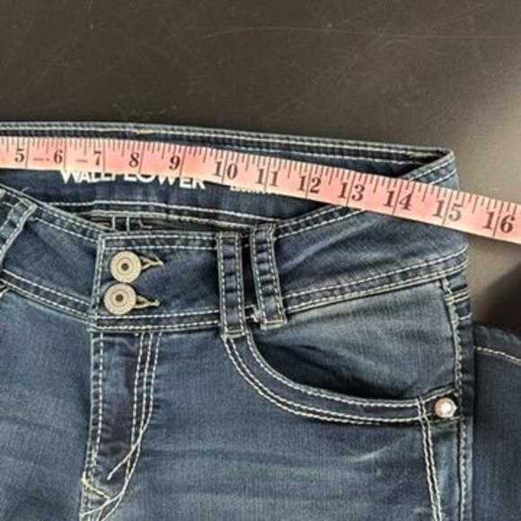 WallFlower Women’s 9 "The Luscious Curvy" Fit Bootcut Jeans - Picture 7 of 10